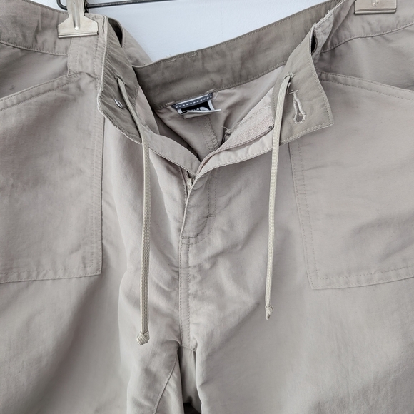 North Face Women's Beige Active Shorts with Relaxed Fit In Size Approx. 14 - Picture 12 of 12